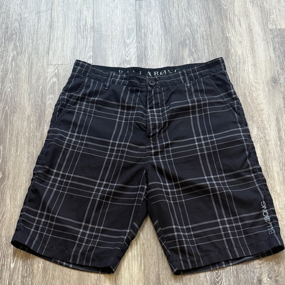 Billabong Black and Charcoal strips Shorts size 32 hybrid